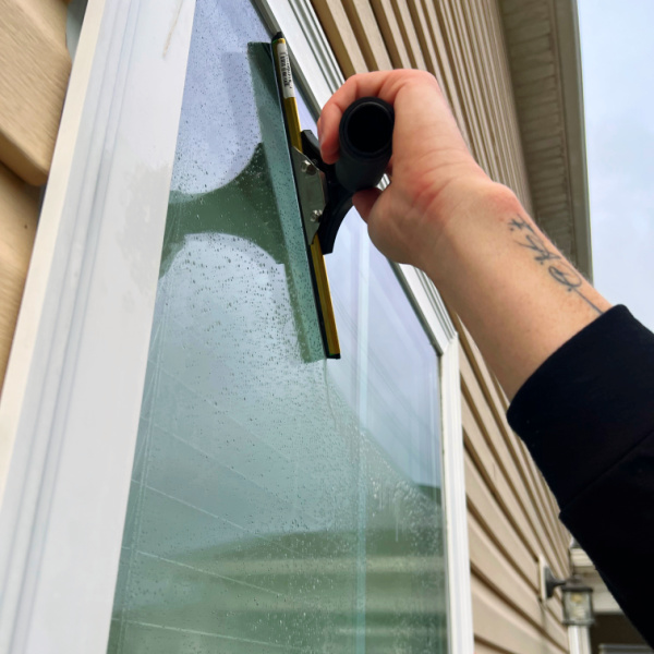 Cleaning an exterior window